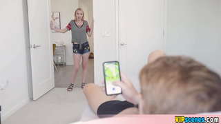 Nhỏ nghiệp dư mất đi trinh tiết của mình với Anh