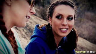 Пар плаћа курву да добије своју јебену огромну ДП