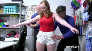 ���ੱਡੀ ਛਾਤੀ ਵਾਲੀ ਨੌਜਵਾਨ gags &#039; ਤੇ ਹਾਰਡ ਲੂੰਡ ਦੇ ਦੋ ਗਾਰਡ