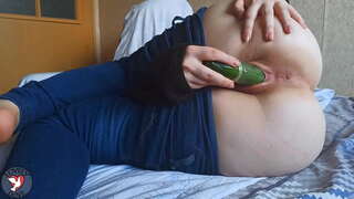 ЛАПОЧКА Lovely Dove јебе своју уској маца дугом краставца