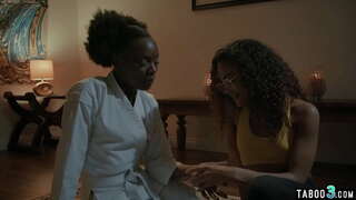 Ż-żgħar ma ma ' żagħżagħ ħmar u turi kull oħra