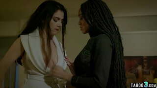 Big boobed lesbian boss wareg dening dheweke ireng pegawe