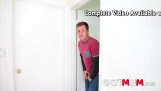 Կան մայրը Busty Redhead մայրը Փորձել է Իրեն Իր пасынком