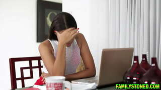 ���ಂದು ಬಣ್ಣದ ಸುಂದರಿ stepsis ಮಿಚೆಲ್ ಆಂಡರ್ಸನ್ ಪಟ್ಟಿಗಳು ಮತ್ತು ಅನುಮತಿಸುತ್ತದೆ ಆಟಿಕೆಯೊಂದಿಗೆ ರಸಿಕತೆ, ತುಲ್ಲಿನ ಎಣ್ಣೆ ವೀರ್ಯ ಹಾರಿಸುವುದು ಪ್ರೇಮಿಗಳು ಬಿಳಿ ತನ್ನ ತೊಡೆಯ