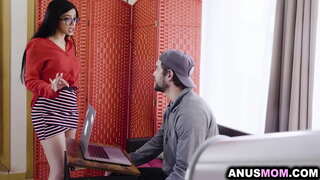 מדהים MILF ג ' וליה דה לוסיה אוהבת זין גדול בתחת שלה