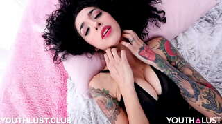 Bela meksika faras ŝian unuan porn video Kitzia INTRO