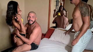 Со юн шӧдӥське чиляз кык атасъёс сямен das cameras tras carioca нырысетӥ полын вань, со дыре ик соосты быдтӥзы но кысӥе.