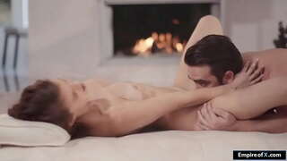 Сотрудница киска брюнетка ныла, а вара тӹдӹ менеджерӹштӹ трахнуть