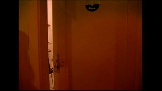 Mocná paní dává pěkný handjob