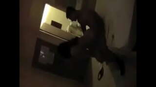 Bojomu cuckold cathetan nalika dheweke sijine kontol menyang garwane pt1.