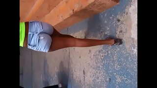 Pretinha da bundinha gostosa