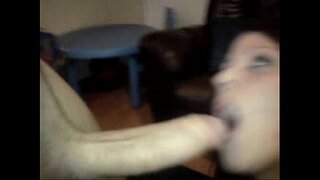 Yang sangat besar bagus keras cock mendapat diisap sampai kering