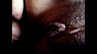 די לאָך און אין די טאָכעס