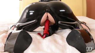 Lucy malikdir ki, öz вибратором