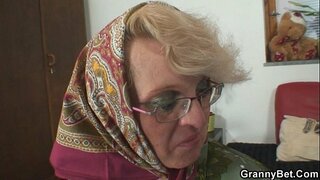 Illa placet, an puer advena