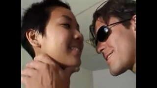 חמוד פיליפינית אלימות על ידי TT ילד