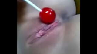 4935961 ලැටිනා masturbates සමග පලත්