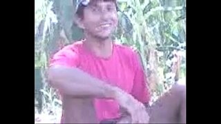 Amigo colegas mostrando la polla durante el descanso de trabajo