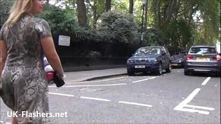 Seksi kedip-kedip pirang Ashley Pengendara outdoor exhibitionism jeung amatir voyeur babeh