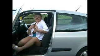 Busty Amateur Geordie Keinuka Publikoetan