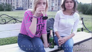 FirstBGG.com - Jane Fox &amp;amp; Bella Donna - Trojka S Všechny Přírodní Holky