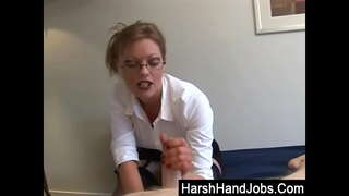 Haart Handjobs vun Holly Kiss