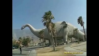 Srčkan busty teens prvi bangvan orgija