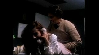 ���່ອນທີ່ໄດ້ຮັບຂອງນາງກະຊວງດຶງລົງແລະຮ້ຄີກົ້ນຢູ່ໃນຫ້ອງການ