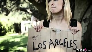 Pobjegla je od kuće teen duplo pičkica jebao nakon da stopiraš