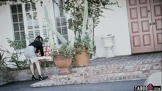 ���िग titted realtor तरुण खात्री करते ती विकतो घर