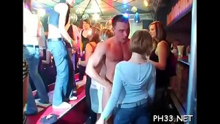 Pernijiet anali ħaddejn fil-sħun joħloq