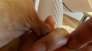 Kinky cicoj Milf tordita kaj tiris kaj tirita kiel kaŭĉuko Hentai cicoj