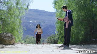 Mainty Ny Volo Ny Fanatanjahan-Tena Babe Manana Firaisana Ara-Nofo Miaraka Amin&#039;ny Coach