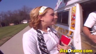 JizzOrama-Kinky Ngono Van Na Blonde Kidogo Kutaka Lollipop