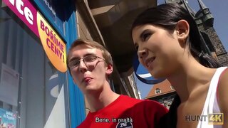 HUNT4K. Den hanrej nørd er glade for at få betalt for fisse af sin kæreste