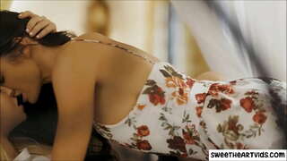 Sexo lésbico com milf e a loira teen