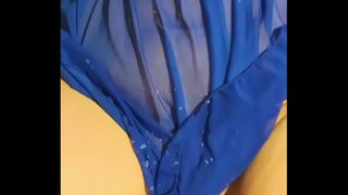 אַראָפּ טאָכעס פרוי ס. סעלפיעס און געץ קומשאָט