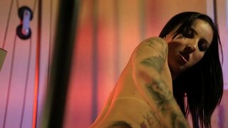 Catra convinces nya palatih pikeun nyieun workout a saeutik leuwih haneut