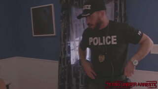 ���ुलिस अधिकारियों भाड़ में जाओ लड़की