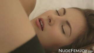 Grandes tetas morena solo coño frotamiento