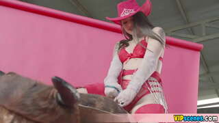 Yrittää käsitellä iso kalu hänen BF