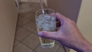 جب کتیا ہو جاتا ہے ایک حیرت پیشاب d. اور اس سے محبت کرتا ہے