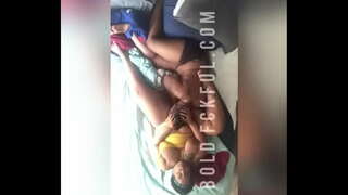 Лесбиянка шпилькы шортаре быстро дрочить