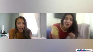 Девојке-студенти одлучују да користе своје играчке током видео позива.Прсата бабе стоппетх анальную рупу у дупе, док бринета са малим сисама потиснут дупе на играчку